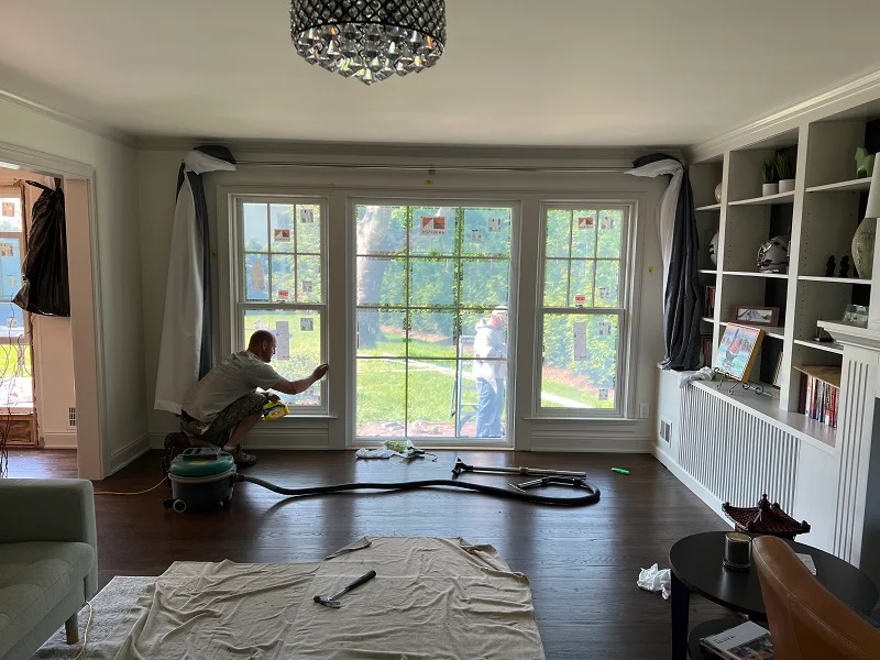 Cleaning the windows after installation - HEPA VAC